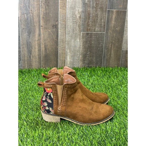Tiara Los Angeles Shoes - Tiara Los Angeles Womens Brown Faux Suede Embroidered Floral Ankle Boots